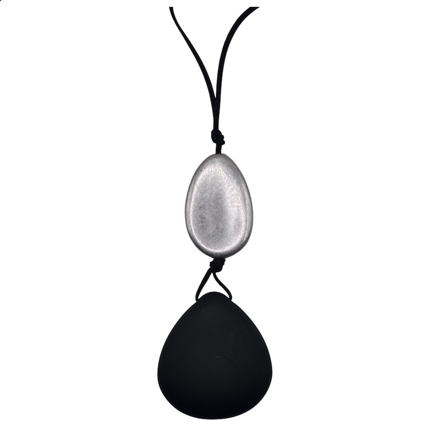 SKIPPING PEBBLE CORD NECKLACE
